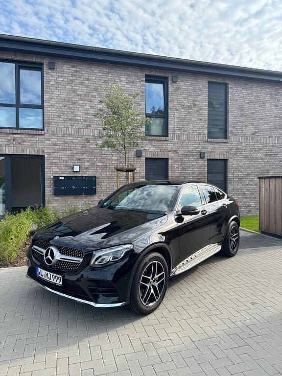 Schwarz Gebraucht 2019 Mercedes GLC250 AMG Coupé | 31.600 € (Fairer Preis) - Bild 1/4