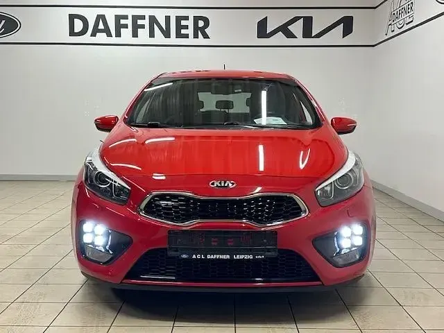 Usado Kia Ceed GT-Track 204 CV (150 kW) 2015 Rojo Utilitario