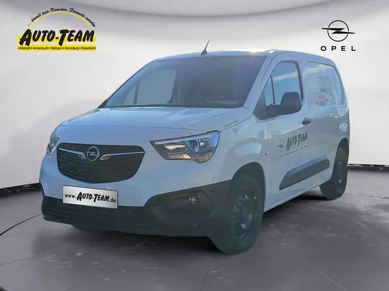 Lackierung weiss icy Gebraucht 2024 Opel Combo-e Life Van / Kleinbus | 26.960 € (Fairer Preis) - Bild 1/4
