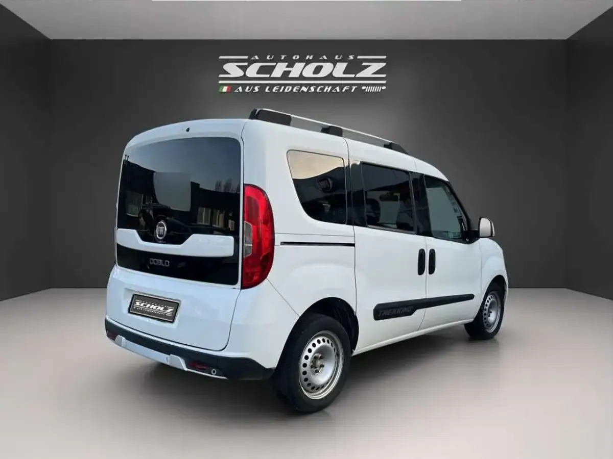 Gebraucht Fiat Doblò Trekking 120 PS (88 kW) 2016 Weiß Van / Kleinbus