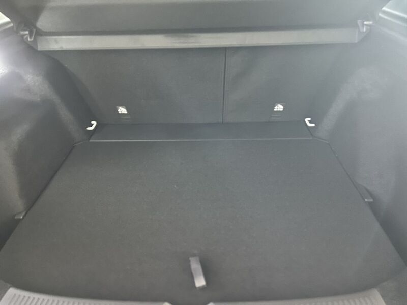 Gebraucht MG ZS Luxury 197 PS (144 kW) 2024 Dover white uni Limousine