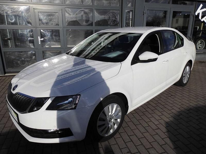 Gebraucht Skoda Octavia Ambition 150 PS (110 kW) 2019 Weiß Limousine