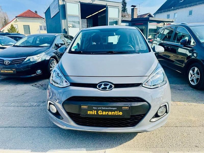 Gebraucht Hyundai i10 Style 87 PS (63 kW) 2015 Grau Kleinwagen