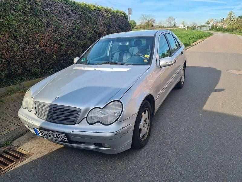 Gebraucht Mercedes C180 129 PS (94 kW) 2000 Silber Limousine