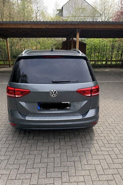 Gebraucht VW Touran Highline 150 PS (110 kW) 2020 Grau Van / Kleinbus