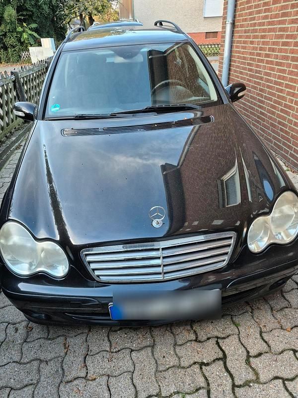 Schwarz Gebraucht 2006 Mercedes C220 Kombi | 2.790 € - Bild 1/4