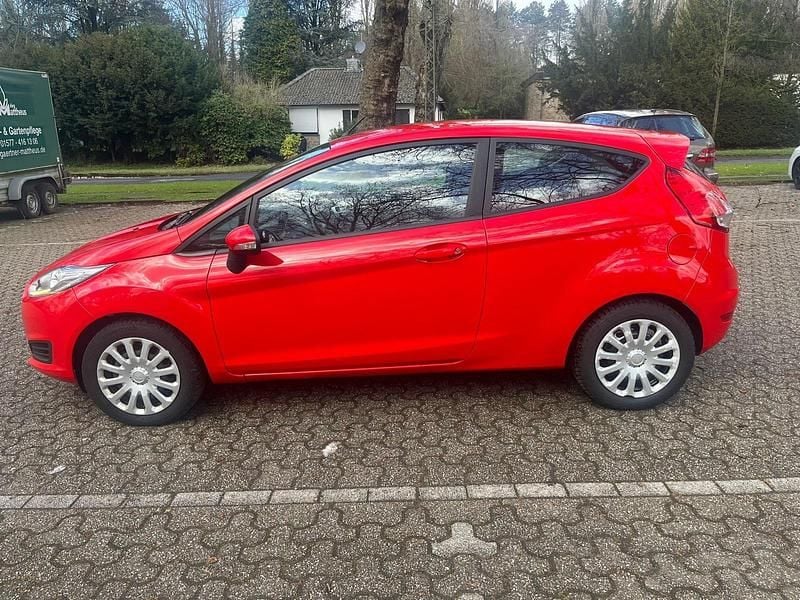 Gebraucht Ford Fiesta 69 PS (50 kW) 2015 Rot Limousine