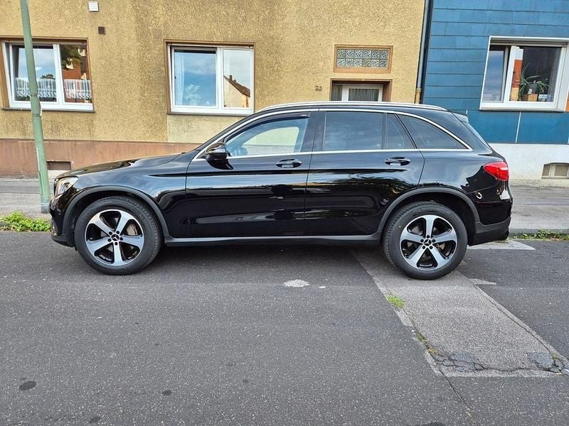 Schwarz Gebraucht 2015 Mercedes GLC250 Exclusive SUV | 20.000 € (Fairer Preis) - Bild 1/4