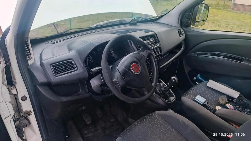 Gebraucht Fiat Doblò 105 PS (77 kW) 2011 Weiß Van / Kleinbus