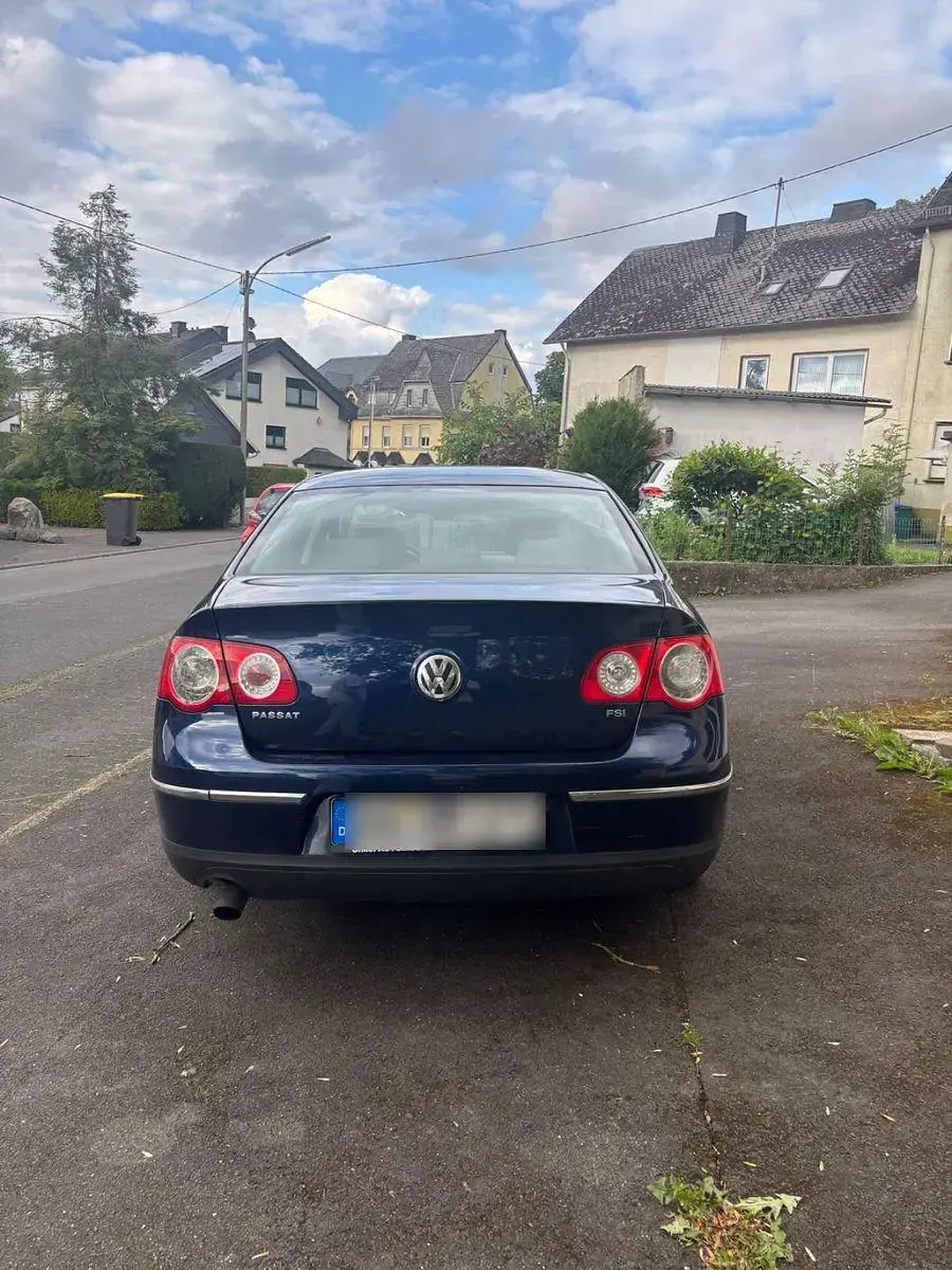 Gebraucht VW Passat Comfortline 116 PS (85 kW) 2005 Blau Limousine