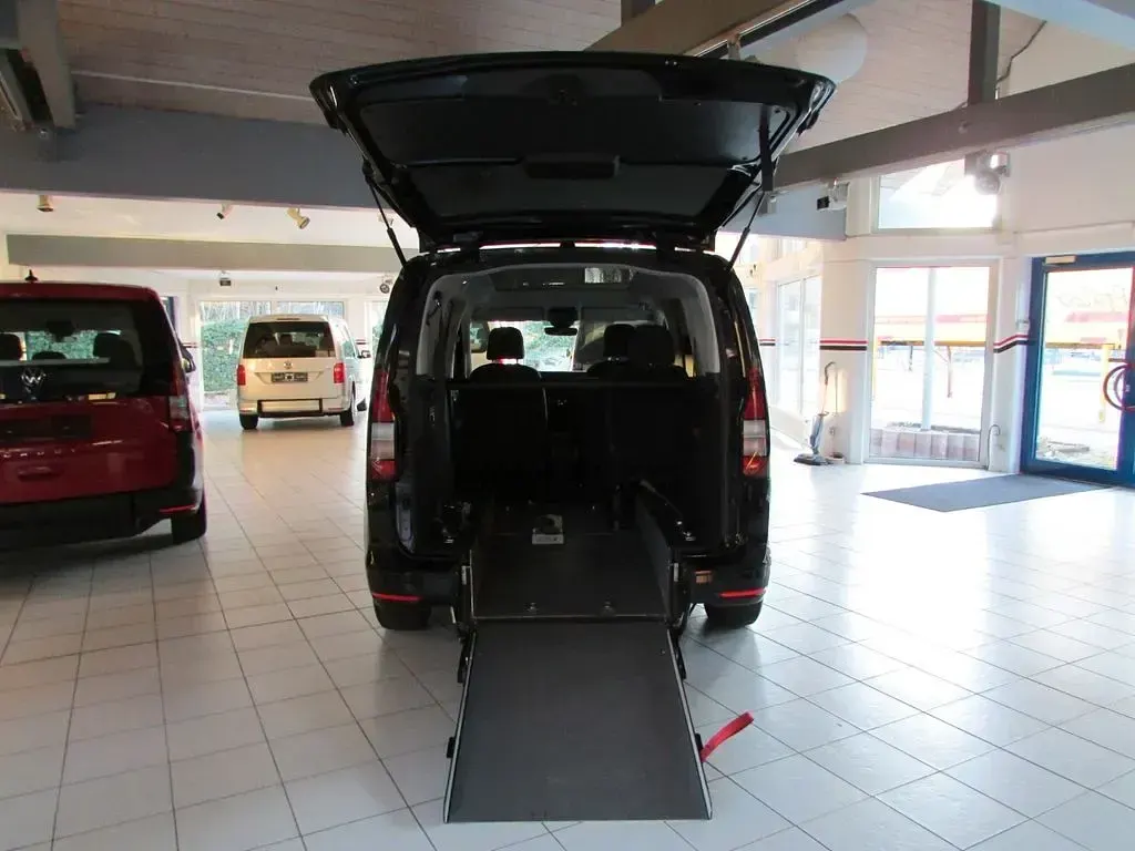 Second-hand VW Caddy Move 122 CP (89 kW) 2021 Negru Monovolum