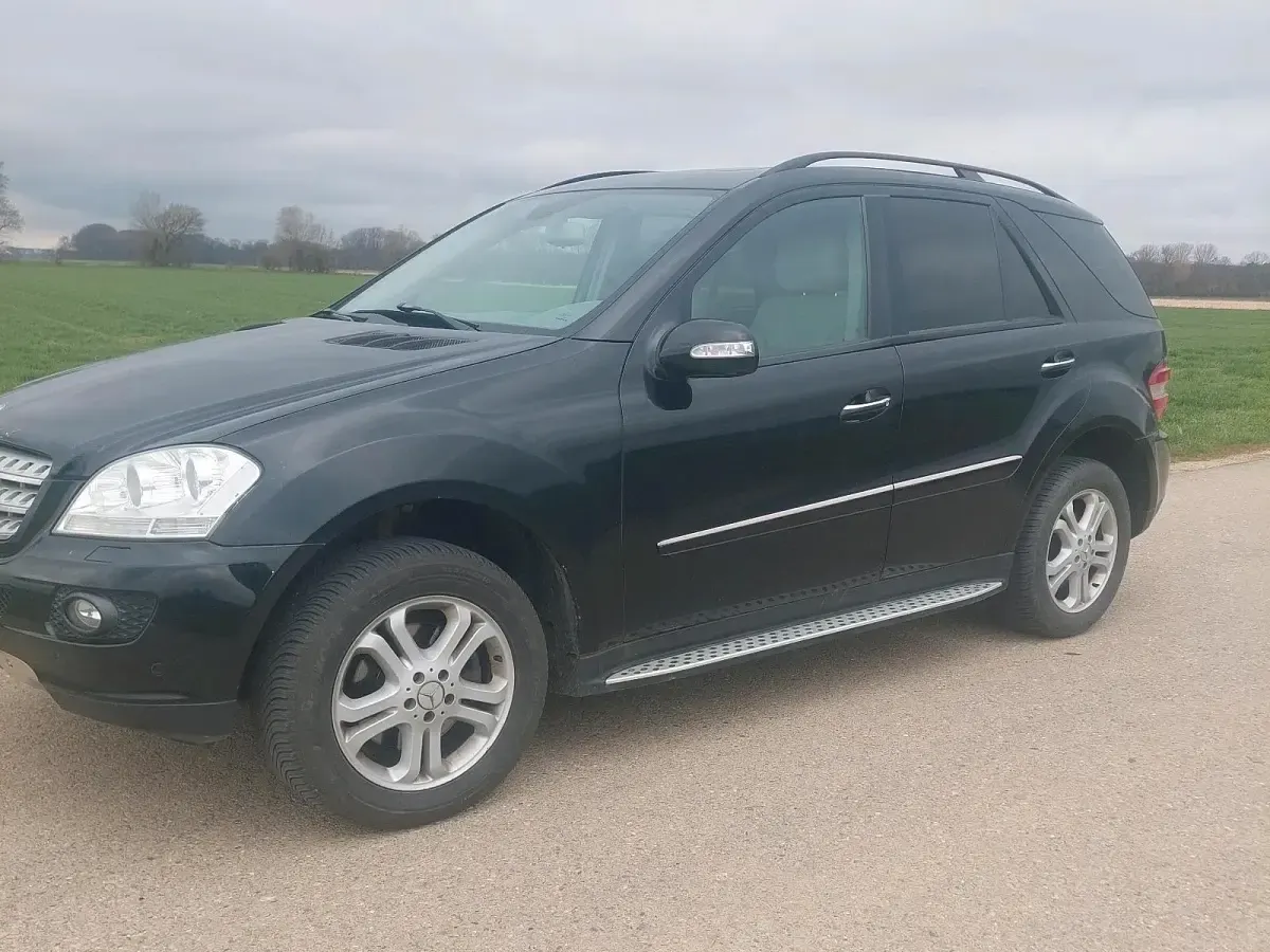Gebraucht Mercedes ML280 190 PS (139 kW) 2006 Schwarz SUV
