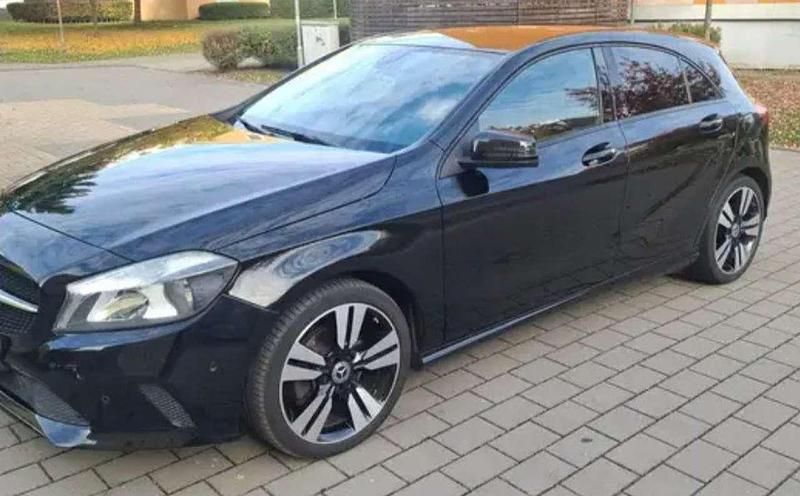 Gebraucht Mercedes A200 136 PS (100 kW) 2016 Schwarz Limousine