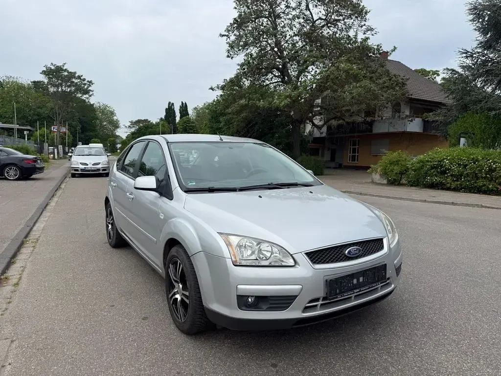 Gebraucht Ford Focus Style 109 PS (80 kW) 2007 Silber Limousine