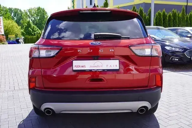 Gebraucht Ford Kuga 150 PS (110 kW) 2020 Rot SUV