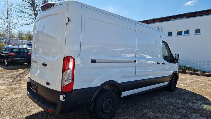 Gebraucht Ford Transit Trend 131 PS (96 kW) 2021 Weiß Van / Kleinbus