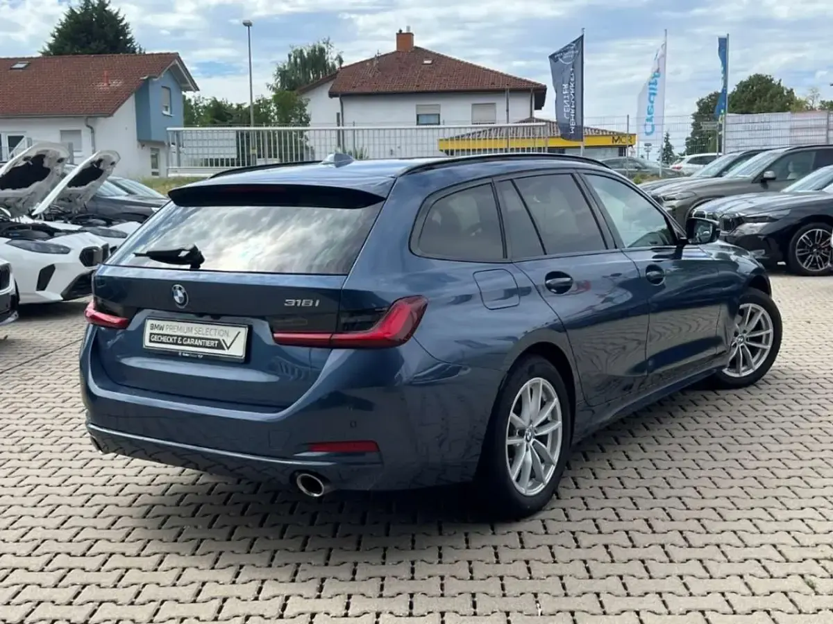 Gebraucht BMW 318 170 PS (125 kW) 2025 Blau Kombi