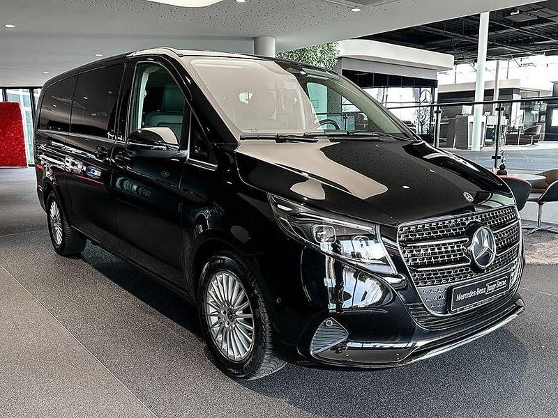 Gebraucht Mercedes V300 237 PS (174 kW) 2024 Schwarz Van / Kleinbus
