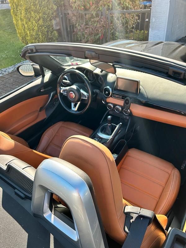 Gebraucht Fiat 124 Spider 140 PS (102 kW) 2016 Schwarz Cabrio