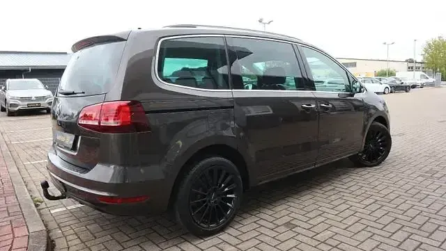 Gebraucht VW Sharan Highline 177 PS (130 kW) 2019 Braun Van / Kleinbus