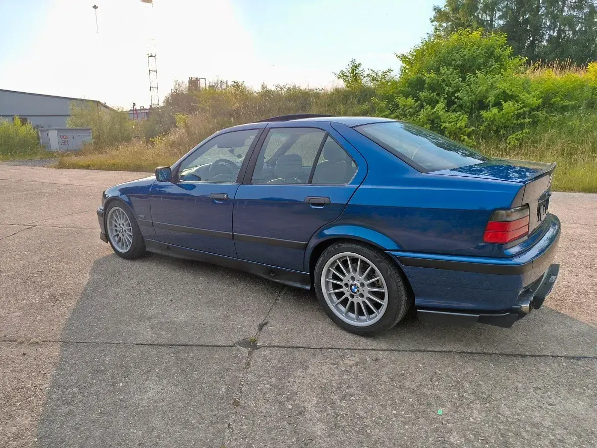Gebraucht BMW 320 M Sport 150 PS (110 kW) 1997 Blau Limousine