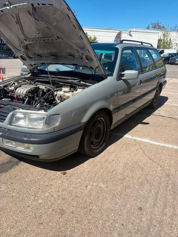 Second-hand VW Passat 101 CP (74 kW) 1996 Gri Berlinǎ