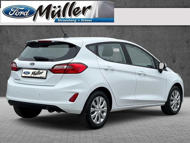 Gebraucht Ford Fiesta Cool & Connect 75 PS (55 kW) 2022 Frozen white Kleinwagen