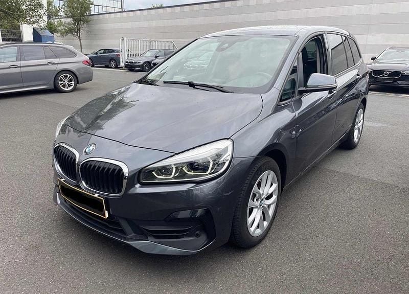 Grau Gebraucht 2022 BMW 218 Gran Tourer Advantage Van / Kleinbus | 17.950 € (Guter Preis) - Bild 1/4