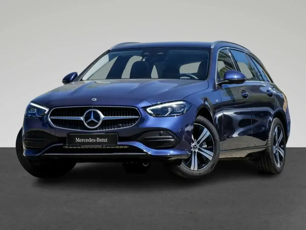 Gebraucht Mercedes C300e Avantgarde 204 PS (150 kW) 2025 Blau Limousine