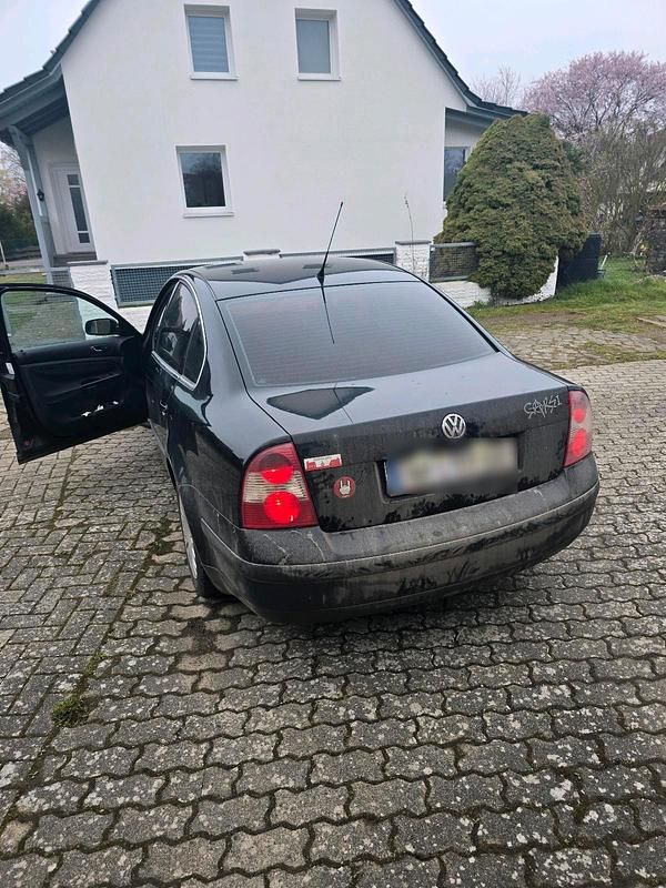 Gebraucht VW Passat 116 PS (85 kW) 2002 Schwarz Limousine