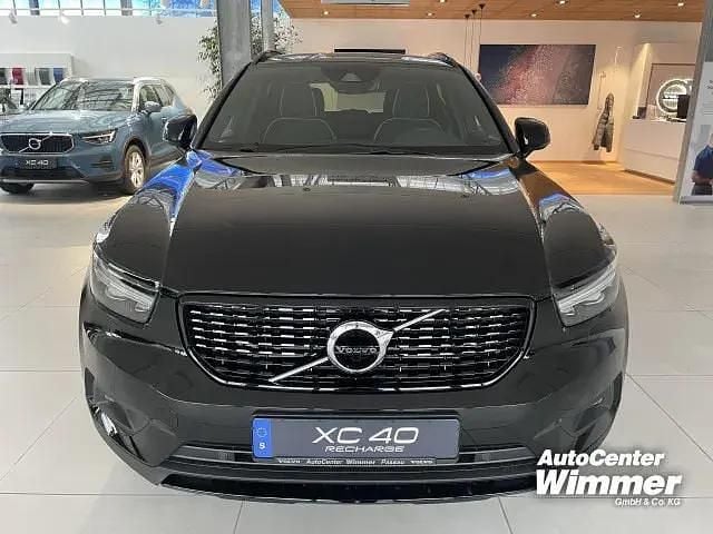 Farbe: schwarz Gebraucht 2022 Volvo XC40 R-Design SUV | 37.900 € (Fairer Preis) - Bild 1/4