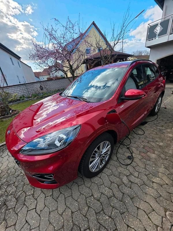 Second-hand Ford Kuga ST-Line 152 CP (111 kW) 2021 Roșu SUV