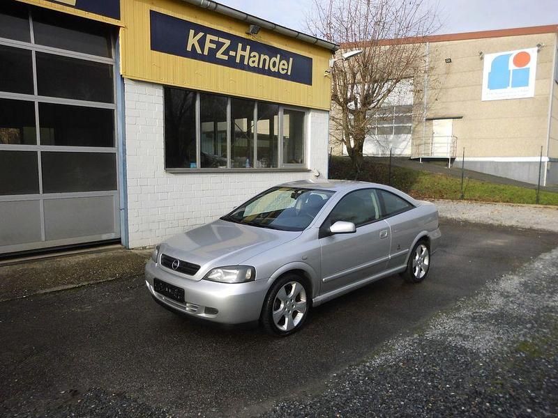 Gebraucht Opel Astra 147 PS (108 kW) 2001 Silber Coupé