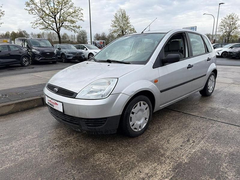 Gebraucht Ford Fiesta Ambiente 60 PS (44 kW) 2002 Silber Kleinwagen