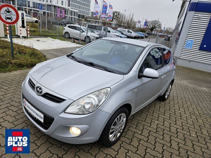 Silber Gebraucht 2009 Hyundai i20 Comfort Kleinwagen | 4.949 € (Teuer) - Bild 1/4