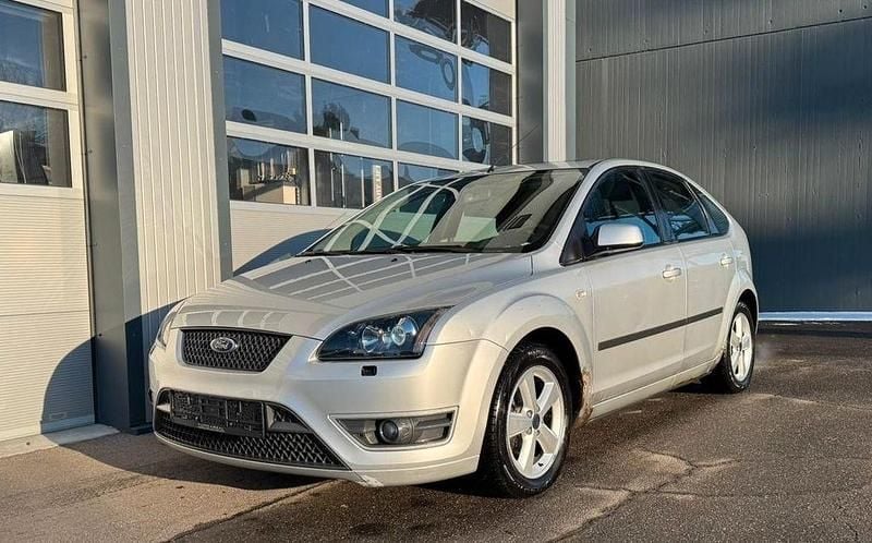 Silber Gebraucht 2006 Ford Focus Sport Limousine | 1.490 € (Superpreis) - Bild 1/4