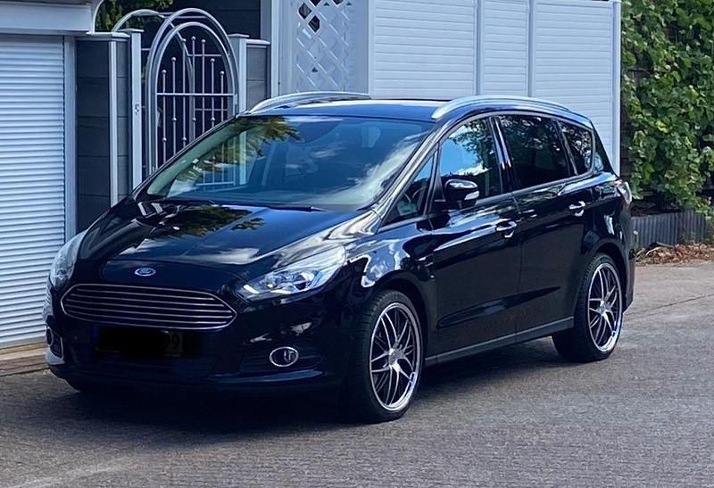 Gebraucht Ford S-MAX Business Edition 150 PS (110 kW) 2018 Schwarz Van / Kleinbus