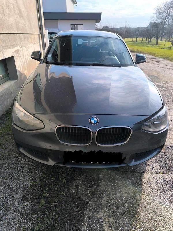 Grau Gebraucht 2015 BMW 118 Kleinwagen | 7.500 € (Superpreis) - Bild 1/4
