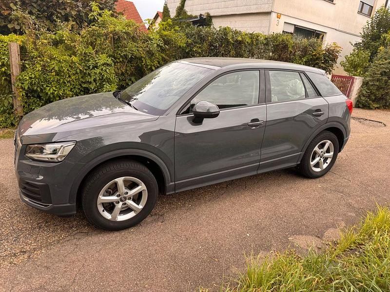 Grau Gebraucht 2016 Audi Q2 SUV | 19.190 € (Fairer Preis) - Bild 1/4
