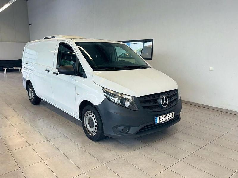 Arktikweiss Gebraucht 2018 Mercedes Vito Van / Kleinbus | 13.400 € (Etwas zu teuer) - Bild 1/4
