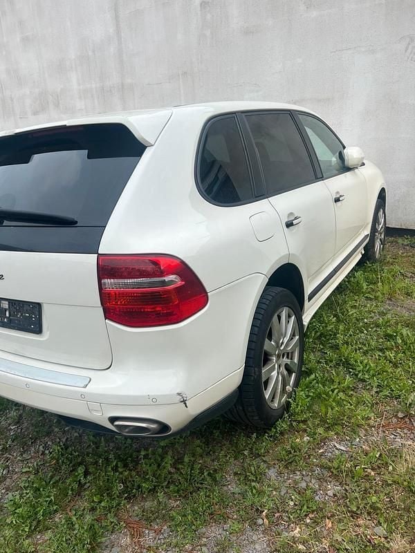 Weiß Gebraucht 2008 Porsche Cayenne SUV | 6.900 € (Guter Preis) - Bild 1/4