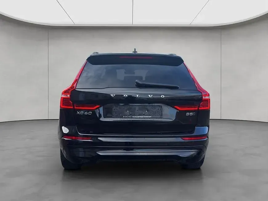 Używany Volvo XC60 Core 250 KM (183 kW) 2024 Czarny SUV
