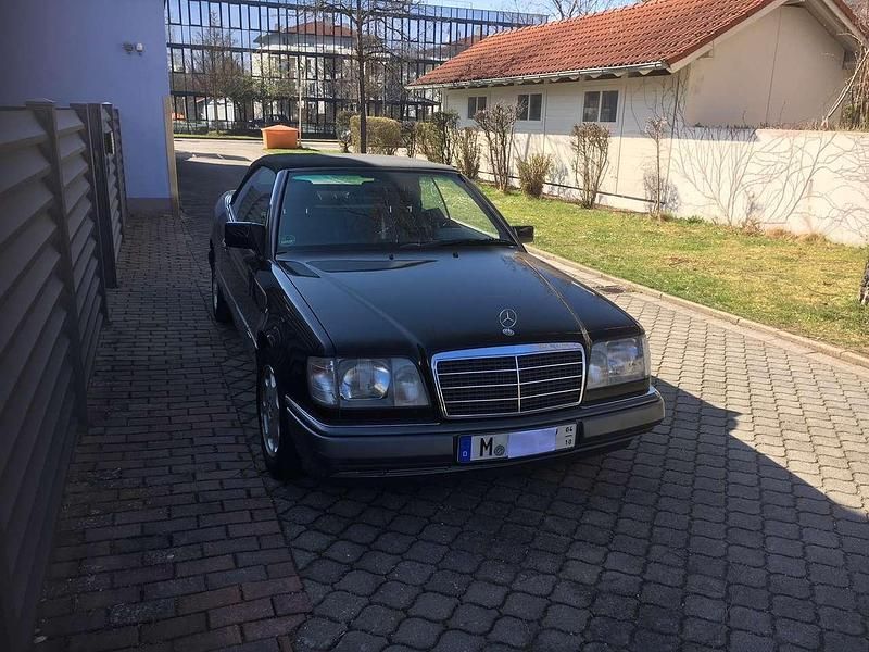 Gebraucht Mercedes E220 Sportline 150 PS (110 kW) 1995 Schwarz Cabrio