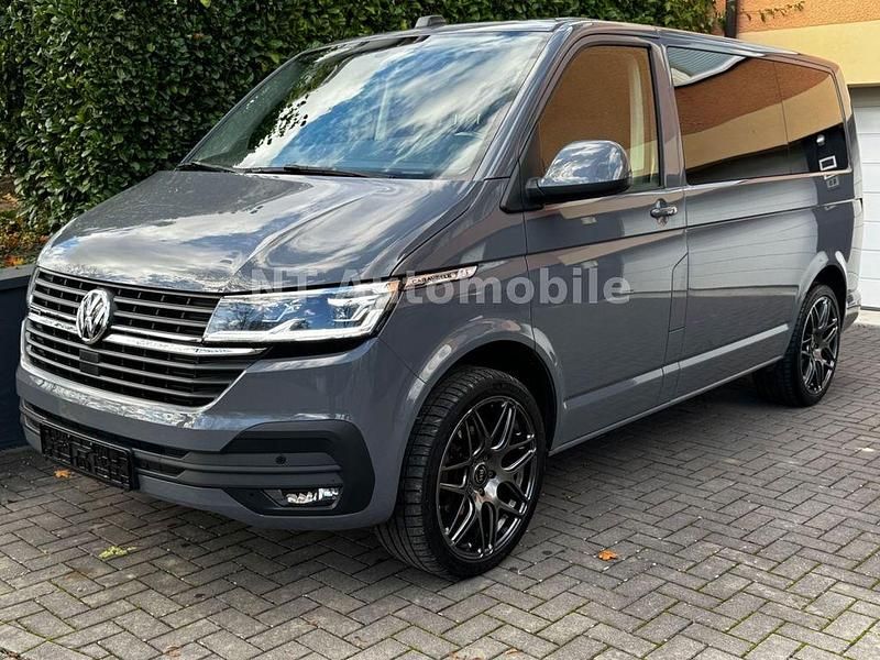 Grau Gebraucht 2021 VW Caravelle Van / Kleinbus | 31.999 € (Superpreis) - Bild 1/4