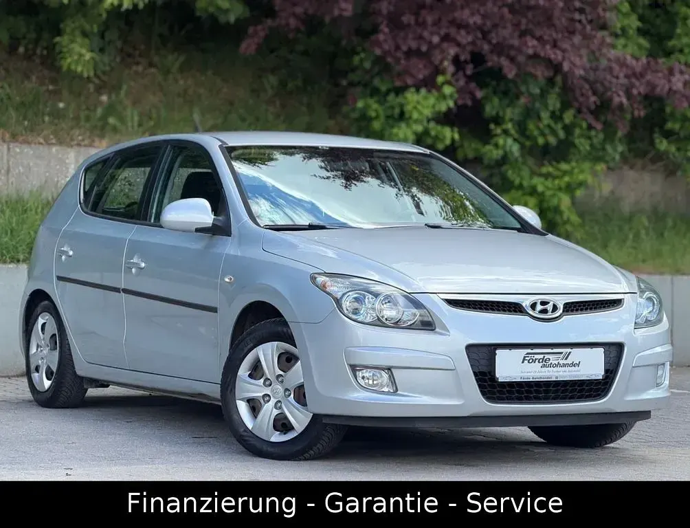 Gebraucht Hyundai i30 126 PS (92 kW) 2010 Silber Limousine