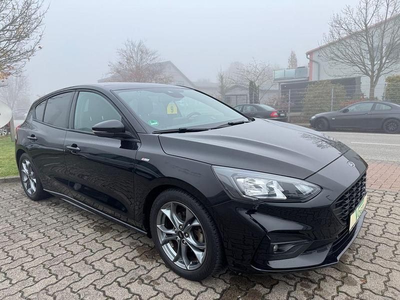 Second-hand Ford Focus ST-Line 155 CP (114 kW) 2020 Negru Berlinǎ