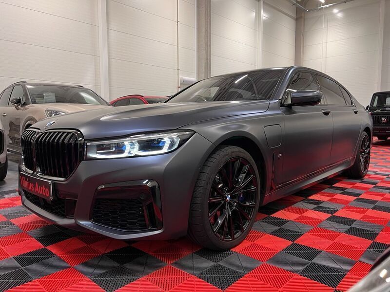 Grau Gebraucht 2020 BMW 745L M Sport Limousine | 52.990 € - Bild 1/4