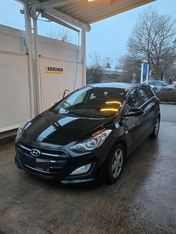 Schwarz Gebraucht 2015 Hyundai i30 Kombi | 5.450 € (Fairer Preis) - Bild 1/4