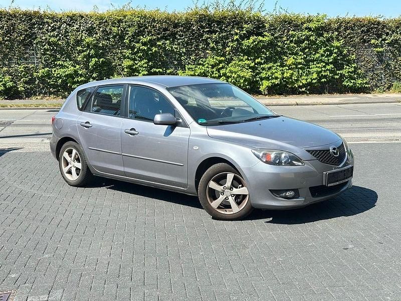 Grau Gebraucht 2005 Mazda 3 Comfort Limousine | 999 € (Guter Preis) - Bild 1/4