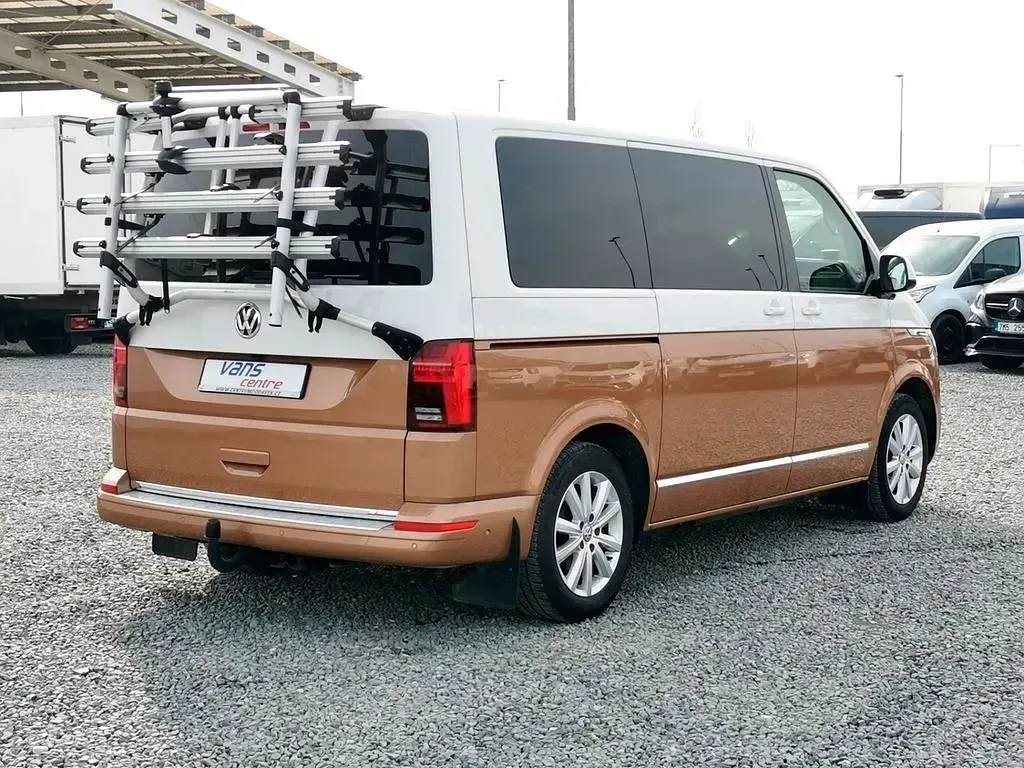 Gebraucht VW Multivan 204 PS (150 kW) 2023 Braun Van / Kleinbus